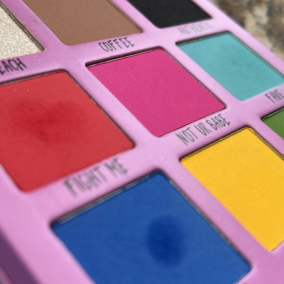 War Paint Eyeshadow Pallet by Evelina Forsell x CosMyFy - Picture 4 of 5